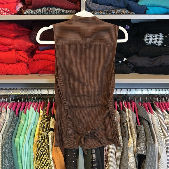 Isaac Mizrahi brown stripe embroidered tie back button down top size S - Picture 3 of 3